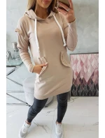 Šaty s ozdobnými volánikmi a kapucňou béžovej farby