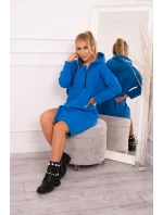 Šaty s kapucňou a bočným rázporkom nevädzovo modrej Šaty s kapucňou a bočným rázporkom nevädzovo modrej