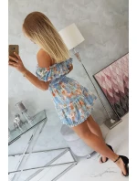 Kvetinové šaty s odhalenými ramenami v modrej farbe Kvetinové šaty s odhalenými ramenami v modrej farbe