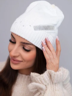 Dámska zimná pletená čiapka s ozdobným pásom zo zirkónov K402 biela