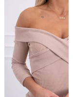 Priliehavé šaty s výstrihom do V v svetlo béžovej farbe