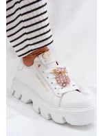 Skórzane Sneakersy Z Ozdobną Broszką Ananas CheBello 4651 Białe