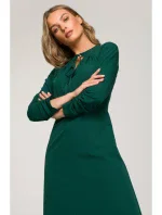 S325 Priliehavé šaty s viazaným výstrihom - zelené S325 Priliehavé šaty s viazaným výstrihom - zelené
