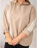 Dámska mikina s kapucňou vo veľkosti plus size a ozdobnými pásikmi z viskózy v kamelovej farbe Dámska mikina s kapucňou vo veľkosti plus size a ozdobnými pásikmi z viskózy v kamelovej farbe