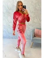 Velúrová súprava s nápisom Queen raspberry