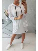 Šaty s kapucňou bielej