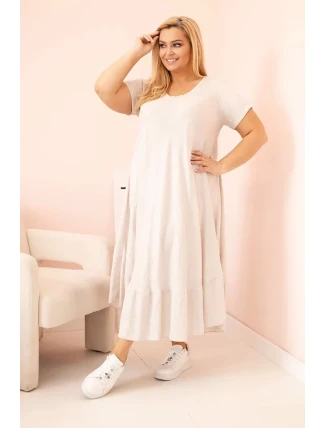 Dámske plus size šaty s krátkymi rukávmi a volánom z béžovej viskózy Dámske plus size šaty s krátkymi rukávmi a volánom z béžovej viskózy