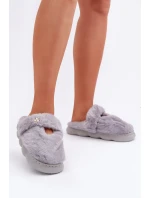 Futrzane Kapcie Z Małą Broszką Szare Primaria