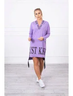 Šaty s kapucňou a potlačou fialovej