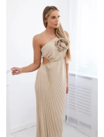 Plisované šaty s kvetom svetlo béžovej farby