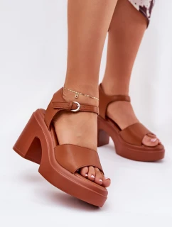 Sandały Damskie  Na Masywnym Słupku I Platformie Z Eko Skóry Camel Korlevia