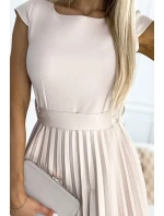 311-14 LILA Plisované šaty s krátkymi rukávmi a opaskom - BEACH