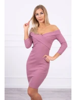 Priliehavé šaty s výstrihom do V tmavo ružové