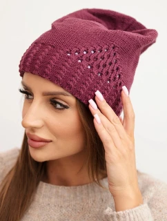 Dámska zimná vlnená čiapka s ozdobným pletením a kamienkami K449 tmavo fialová