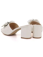 Dámske žabky na kolíku s kvetom béžové Potocki LE20336