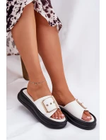 Klapki Damskie Na Masywnej Platformie Z Ozdobną Klamrą Białe Zelori