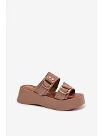 Žabky na platforme model 225370 Krok vo veľkom štýle Žabky na platforme model 225370 Krok vo veľkom štýle