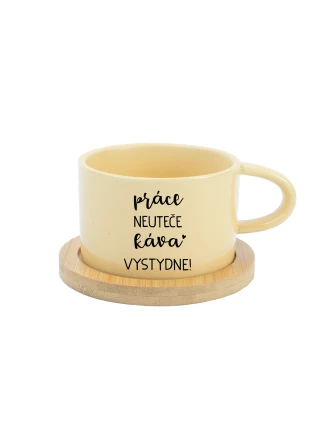 PRÁCE NEUTEČE, KÁVA VYSTYDNE! - žlutý hrníček makronka 200 ml