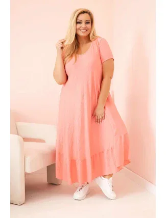 Dámske plus size šaty s krátkymi rukávmi a volánom z ľahkej viskózy v ružovej farbe