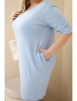 Dámske plus size šaty s bavlnou v jednoduchom strihu a 3/4 rukávmi modrej farby