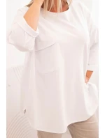 Dámska blúzka v nadmernej veľkosti s bavlnou, vreckom a vyhrnutými rukávmi biela