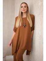 Súprava blúzka + nohavice s tmavým ťavím príveskom Súprava blúzka + nohavice s tmavým ťavím príveskom