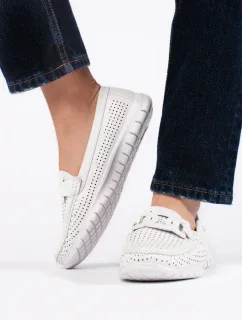 Dámske jedinečné biele mokasíny bez podpätku