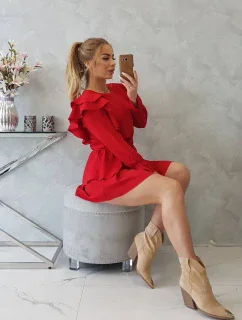 Šaty so zvislými volánmi červené