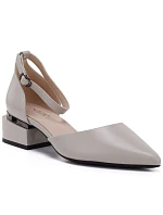 Dámske lodičky na klinoch s opaskom béžovej farby Vinceza 62278