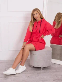 Zateplené šaty s kapucňou v malinovej farbe