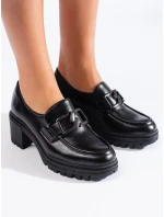 Štýlové čierne dámske poltopánky na širokom podpätku Štýlové čierne dámske poltopánky na širokom podpätku