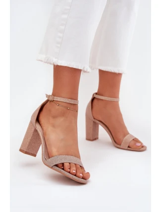 Sandále na podpätku model 215640 Vykročte štýlovo Sandále na podpätku model 215640 Vykročte štýlovo