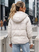 Krátka dámska prešívaná bunda s kapucňou, svetlosivá, FashionStreet TY5765 Krátka dámska prešívaná bunda s kapucňou, svetlosivá, FashionStreet TY5765