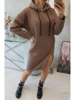 Šaty s kapucňou a bočným rázporkom mocca
