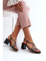 Sandále na podpätku model 198794 Vykročte štýlovo Sandále na podpätku model 198794 Vykročte štýlovo