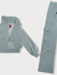 Casual komplet v mätovej farbe s nohavicami typu cargo (AMG-338A)