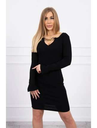 Šaty so zlatou retiazkou čierne