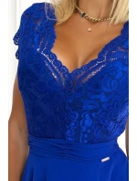 LINDA - Šifónové dámske šaty v nevädzovej farbe s krajkovým výstrihom 381-3