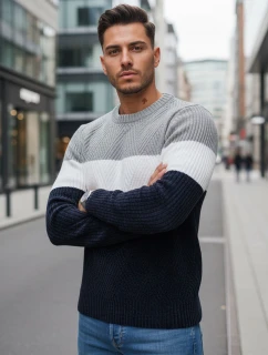 Pánsky sveter s okrúhlym výstrihom v sivej a tmavomodrej farbe FashionStreet WX2320