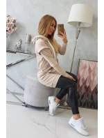 Šaty s ozdobnými volánikmi a kapucňou béžovej farby