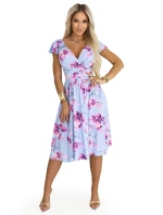 425-14 MATILDE Blinkered midi šaty s obálkovým výstrihom a krátkymi rukávmi - modré s ružovými kvetmi