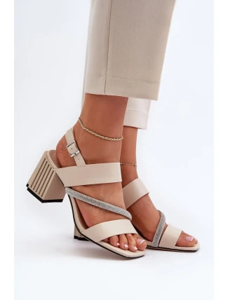 Sandále na podpätku model 195551 Vykročte štýlovo Sandále na podpätku model 195551 Vykročte štýlovo