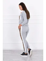 Sada s leopardím potlačou sivá