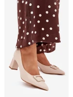 Dámske lodičky na širokom podpätku s ozdobnou prackou Seriva - béžové Dámske lodičky na širokom podpätku s ozdobnou prackou Seriva - béžové