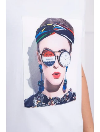 Blúzka so ženskou grafikou biela Blúzka so ženskou grafikou biela