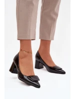 Lakované lodičky na podpatku s ozdobou Černé Isoline