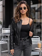 Dámska priliehavá čierna bunda z eko-kože FashionStreet TY5721 Dámska priliehavá čierna bunda z eko-kože FashionStreet TY5721