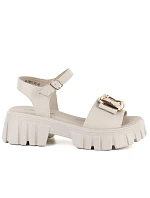 Dámske kožené sandále na platforme s béžovým zdobením Vinceza 26-79611