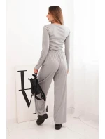 Dámsky viskózový komplet s blúzkou a širokými nohavicami sivej farby