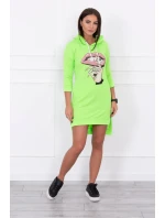 Šaty s dlhším chrbtom a farebnou neónovou potlačou